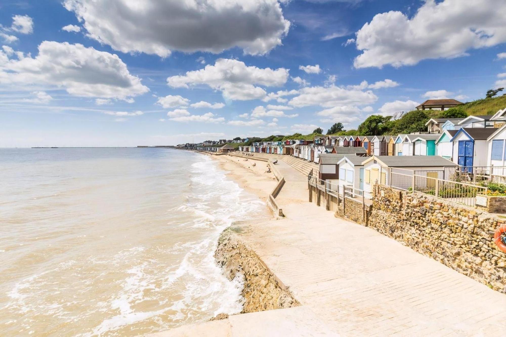 Great 6 Berth Caravan Nearby The Beach In Walton-On-The-Naze Ref 17181X Buitenkant foto