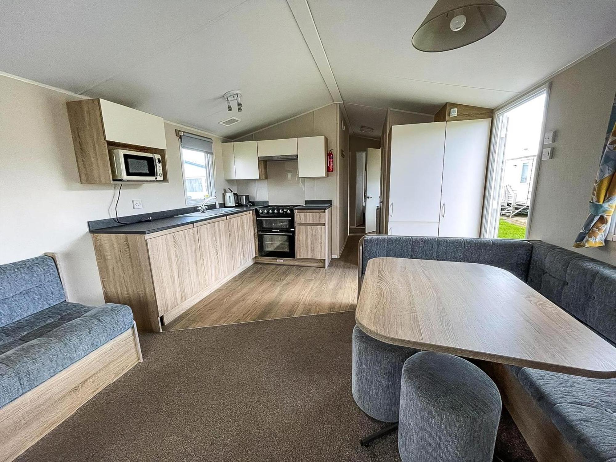 Great 6 Berth Caravan Nearby The Beach In Walton-On-The-Naze Ref 17181X Buitenkant foto