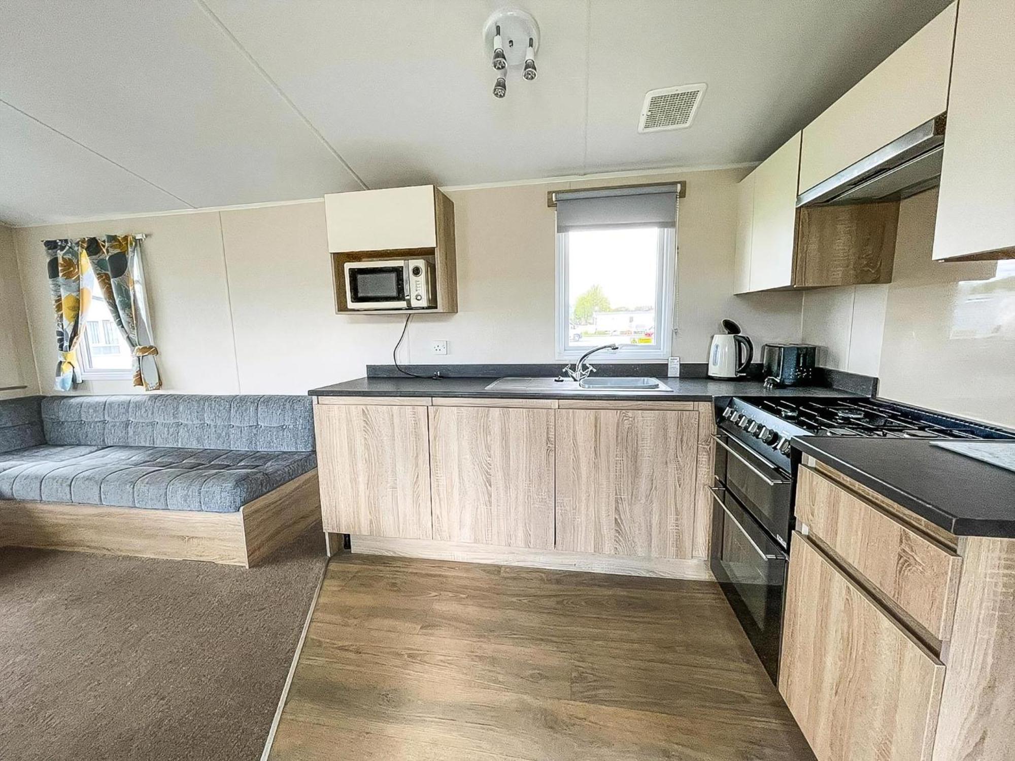 Great 6 Berth Caravan Nearby The Beach In Walton-On-The-Naze Ref 17181X Buitenkant foto