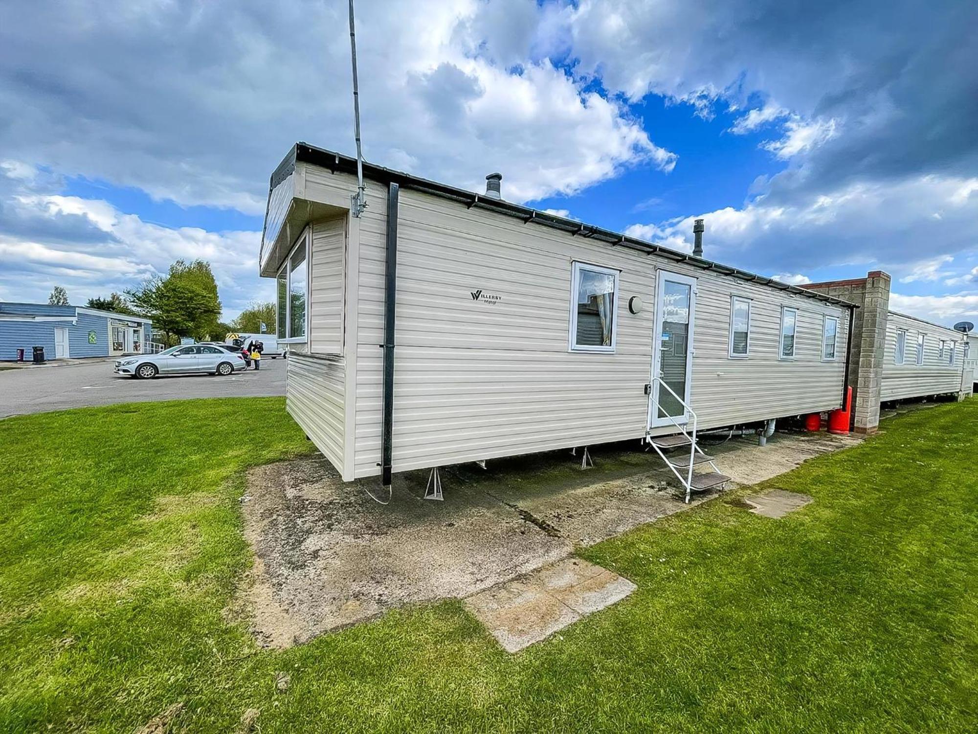 Great 6 Berth Caravan Nearby The Beach In Walton-On-The-Naze Ref 17181X Buitenkant foto